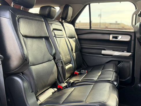 Used 2024 Ford Explorer Limited image 18