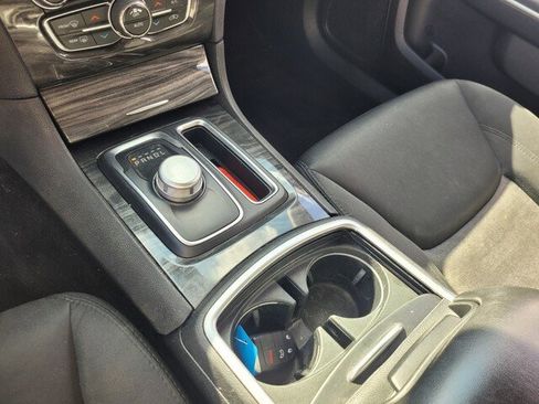 Used 2018 Chrysler 300 Touring image 20