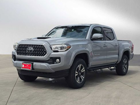 Used 2018 Toyota Tacoma TRD Sport w/ Technology Package AWD/4WD image 7