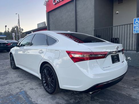 Used 2017 Toyota Avalon Touring image 7
