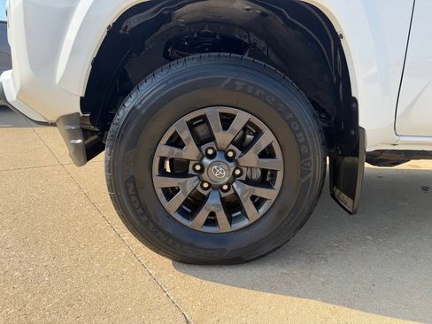 Certified 2022 Toyota Tacoma SR5 w/ SR5 Appearance Package (SM) AWD/4WD image 40