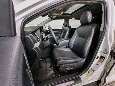 Used 2018 Toyota Highlander Limited FWD image 23