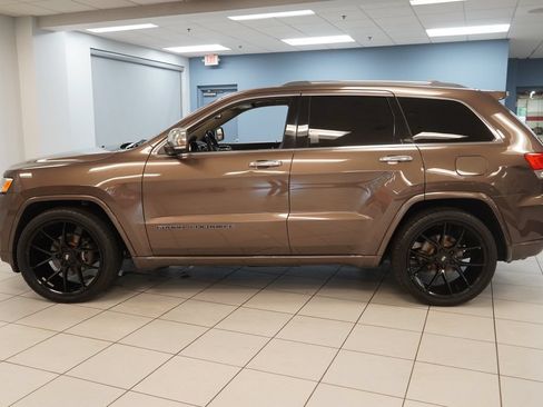 Used 2017 Jeep Grand Cherokee Overland AWD/4WD image 2