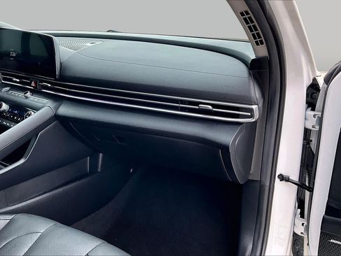Certified 2023 Hyundai Elantra Limited FWD image 19
