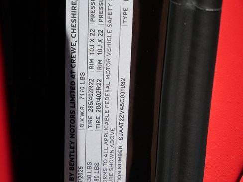 New 2025 Bentley Bentayga image 25