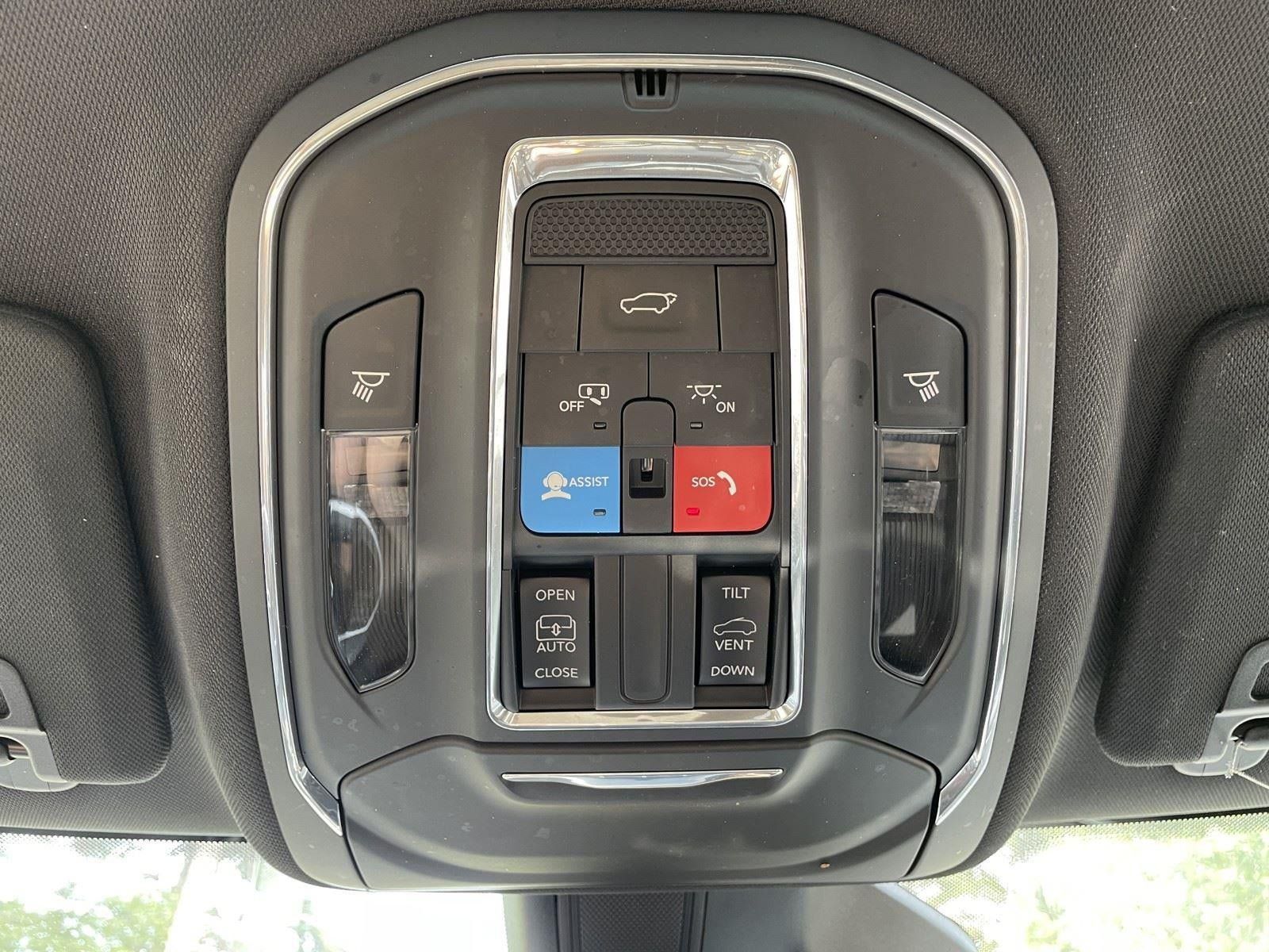 Used 2023 Jeep Grand Cherokee Altitude AWD/4WD image 32