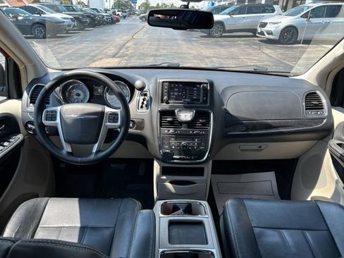 Used 2015 Chrysler Town & Country Touring w/ Driver Convenience Group FWD image 22
