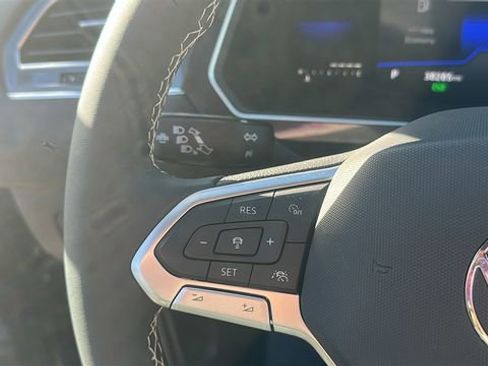 Used 2022 Volkswagen Tiguan SE image 14