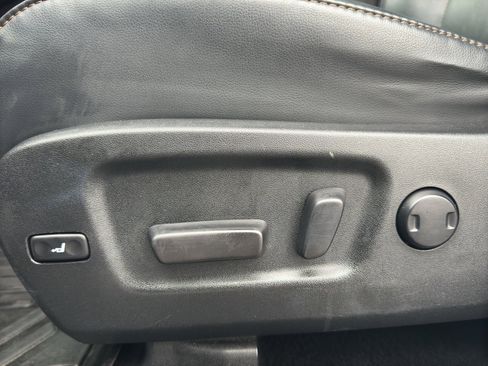 Used 2019 Toyota Highlander XLE image 23