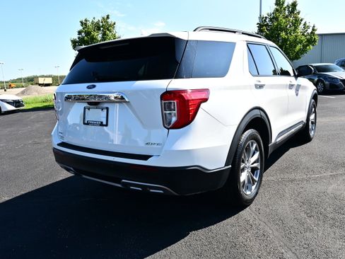 Used 2022 Ford Explorer XLT w/ Equipment Group 202A AWD/4WD image 6