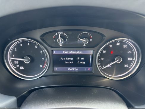 Used 2023 Buick Enclave Essence image 6