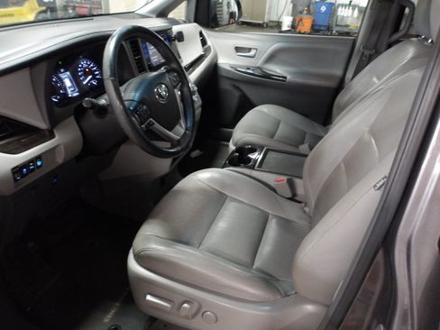 Used 2015 Toyota Sienna XLE Premium AWD/4WD image 4