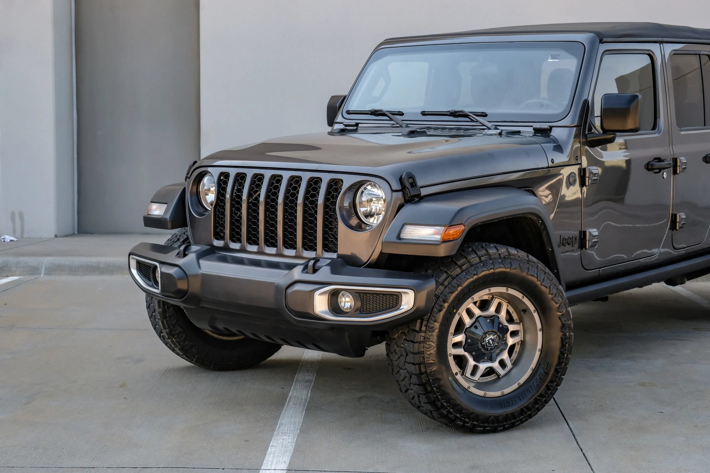 Used 2023 Jeep Gladiator Sport AWD/4WD image 7