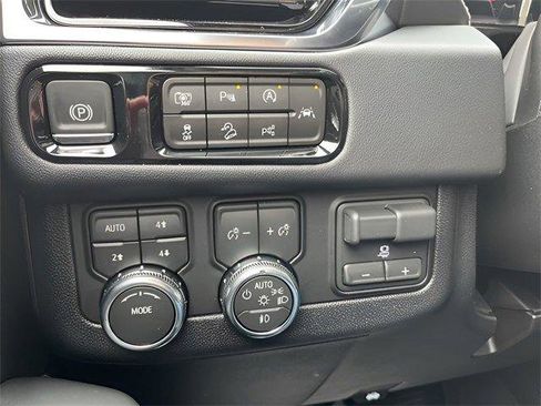 New 2026 GMC Yukon Elevation image 14