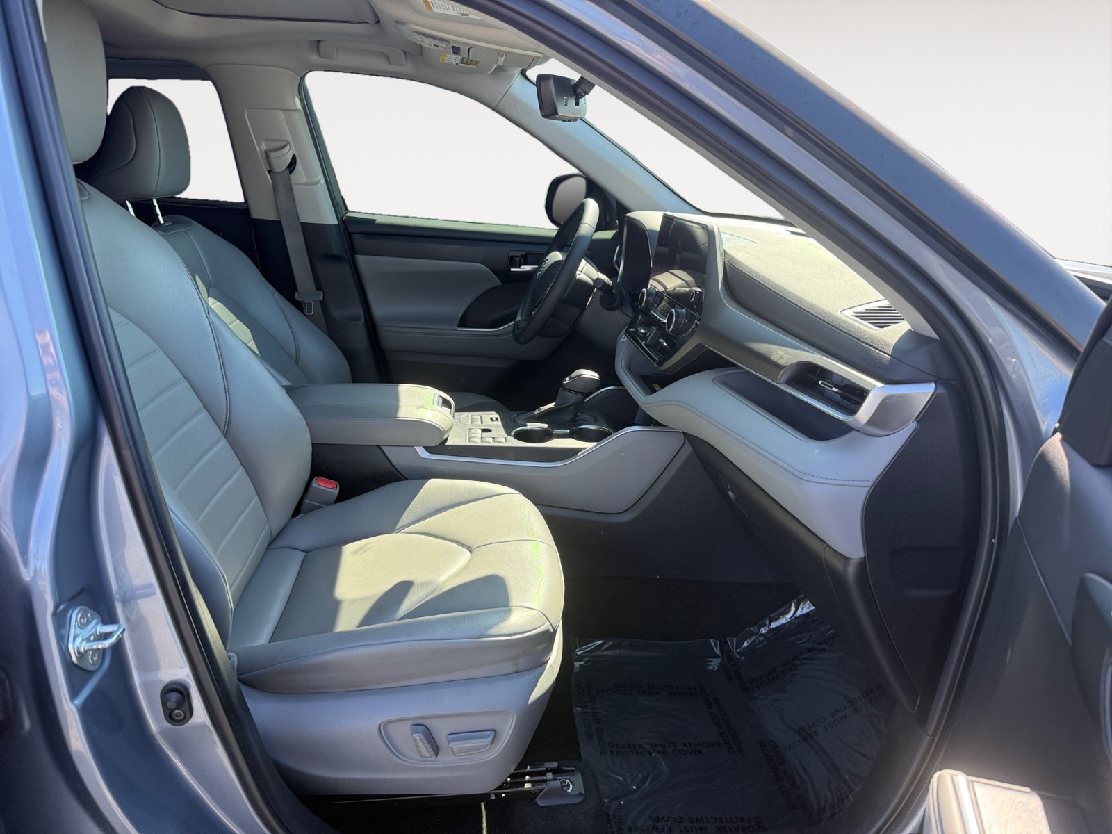 Used 2023 Toyota Highlander XLE AWD/4WD image 19