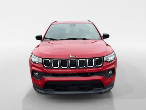 Used 2024 Jeep Compass Latitude AWD/4WD image 8