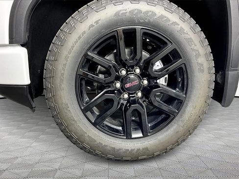 Used 2025 GMC Sierra 1500 Elevation image 13