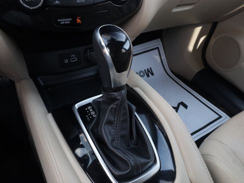 Used 2018 Nissan Rogue SL w/ Premium Package image 11