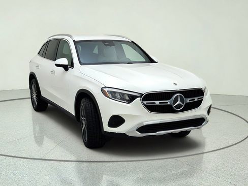 Used 2025 Mercedes-Benz GLC 300 image 4