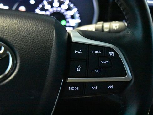 Used 2023 Toyota Highlander XLE image 9