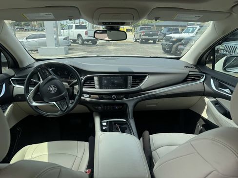 Used 2022 Buick Enclave Essence w/ Experience Buick Package FWD image 9