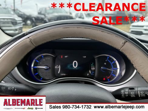 Used 2018 Chrysler Pacifica Limited image 18