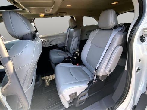Certified 2022 Toyota Sienna Limited FWD image 20