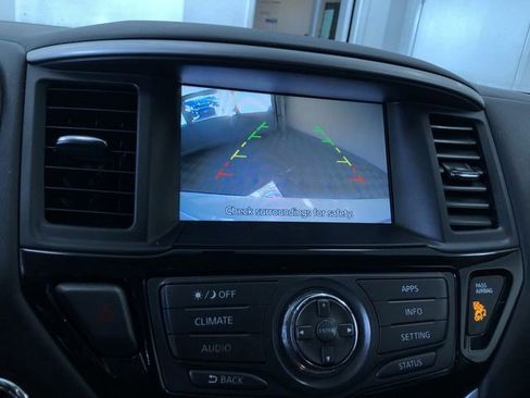 Used 2017 Nissan Pathfinder S image 28