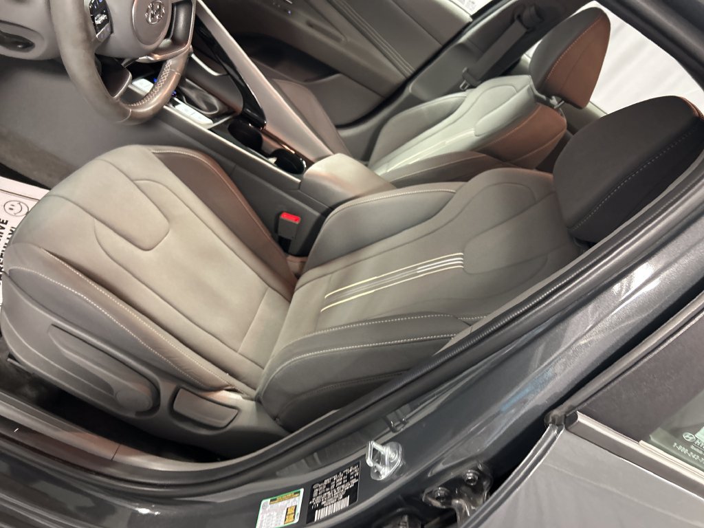 Used 2023 Hyundai Elantra SEL w/ Convenience Package FWD image 10