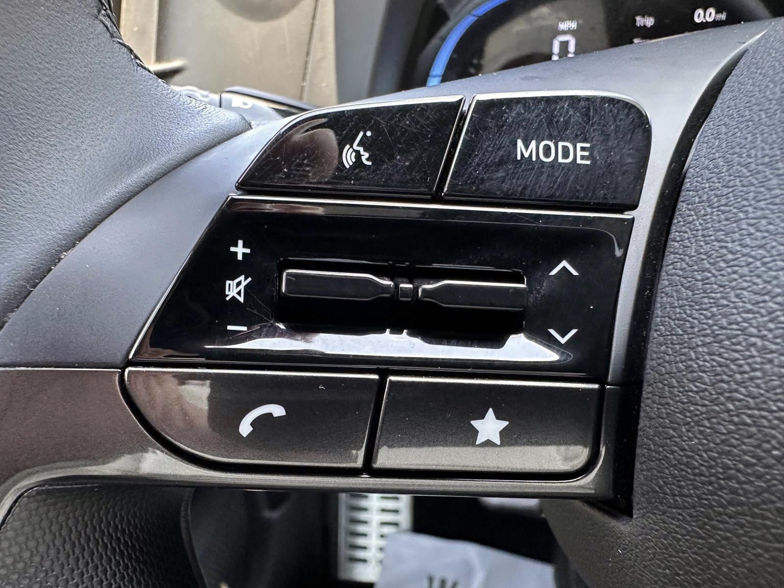 Used 2025 Hyundai Elantra Sport FWD image 17