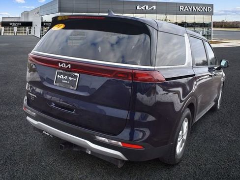 Used 2024 Kia Carnival LX FWD image 4