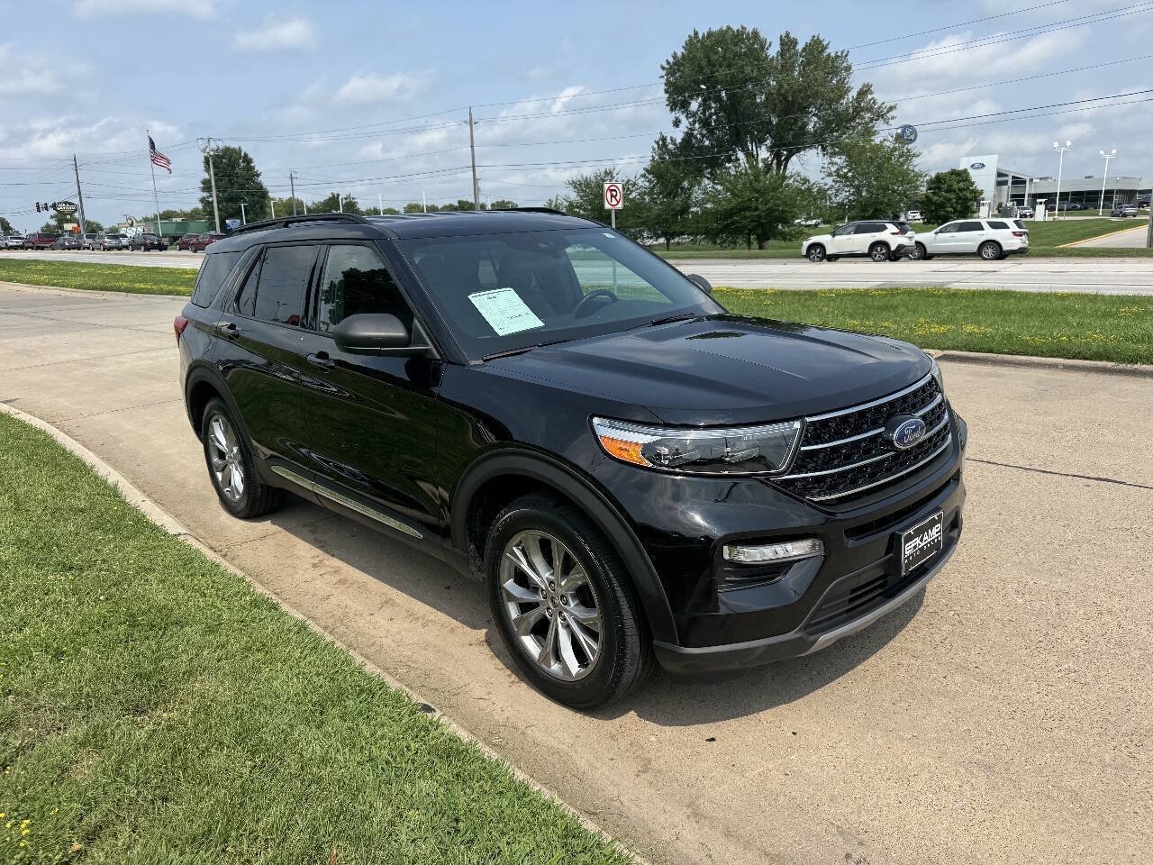 Used 2020 Ford Explorer XLT w/ Equipment Group 202A AWD/4WD image 7