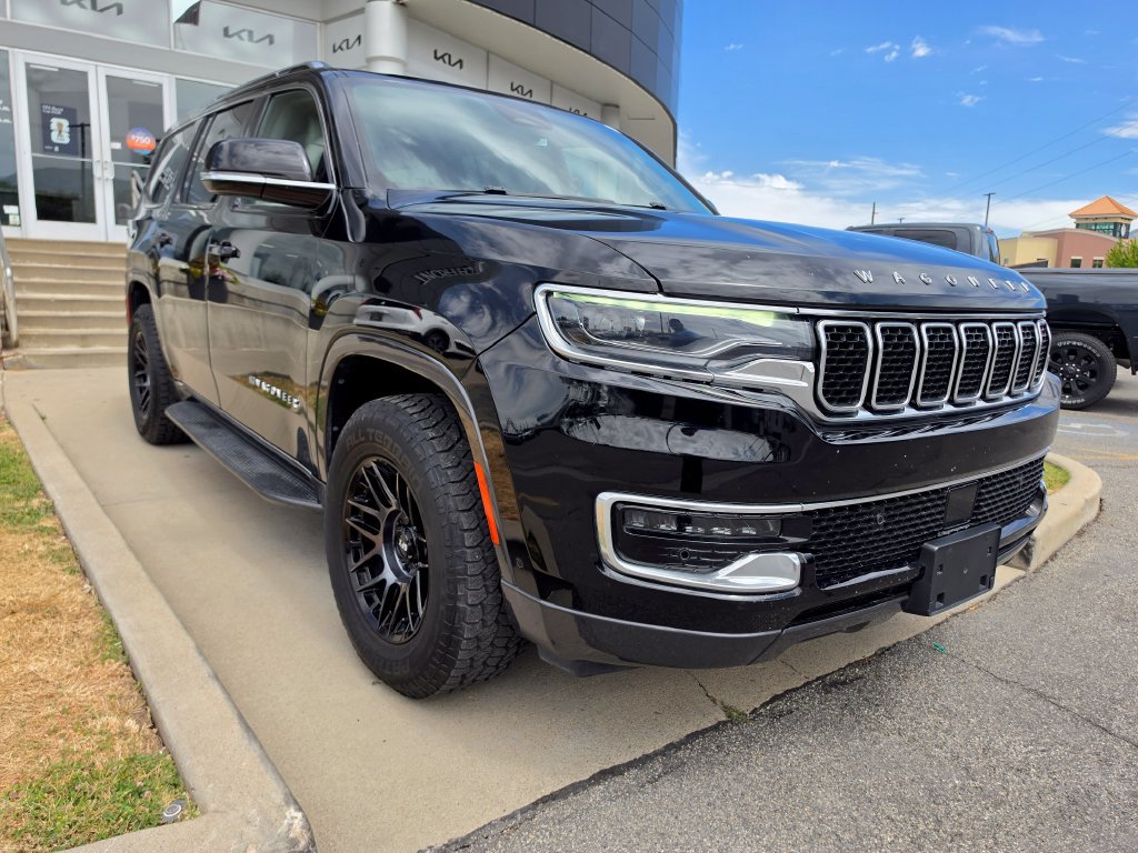 Used 2022 Jeep Wagoneer Series I AWD/4WD image 3