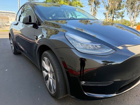 Used 2021 Tesla Model Y Long Range image 7