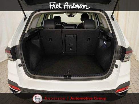 Used 2025 Volkswagen Taos SE AWD/4WD image 5
