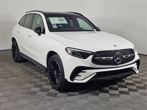 Used 2025 Mercedes-Benz GLC 350e 4MATIC image 7