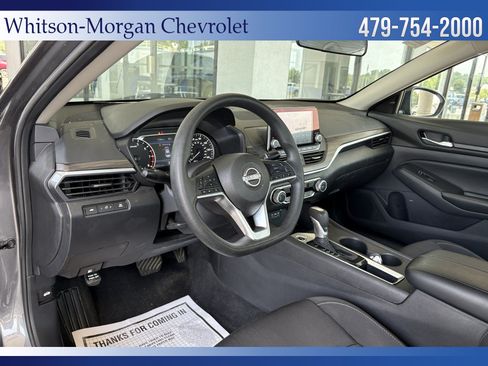 Used 2025 Nissan Altima 2.5 SV FWD image 10