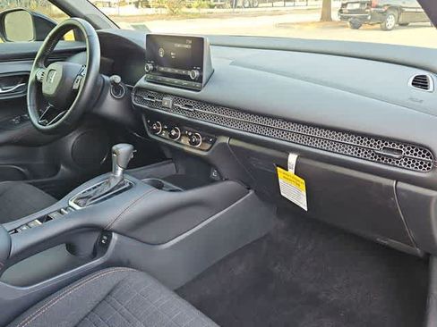Used 2025 Honda HR-V Sport image 19