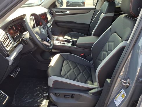 New 2026 Volkswagen Atlas Peak Edition image 10