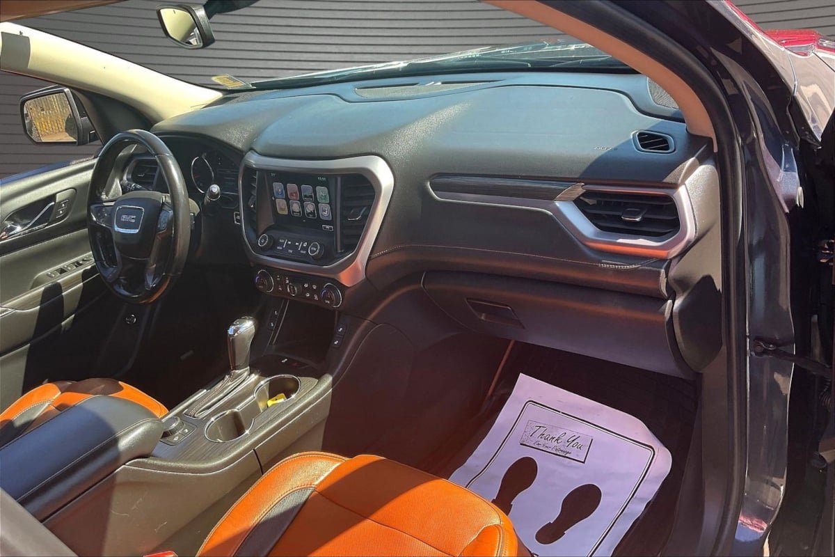 Used 2018 GMC Acadia SLT AWD/4WD image 25