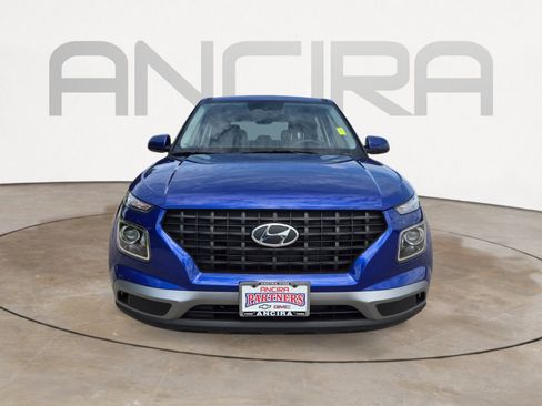 Used 2025 Hyundai Venue SE FWD image 4
