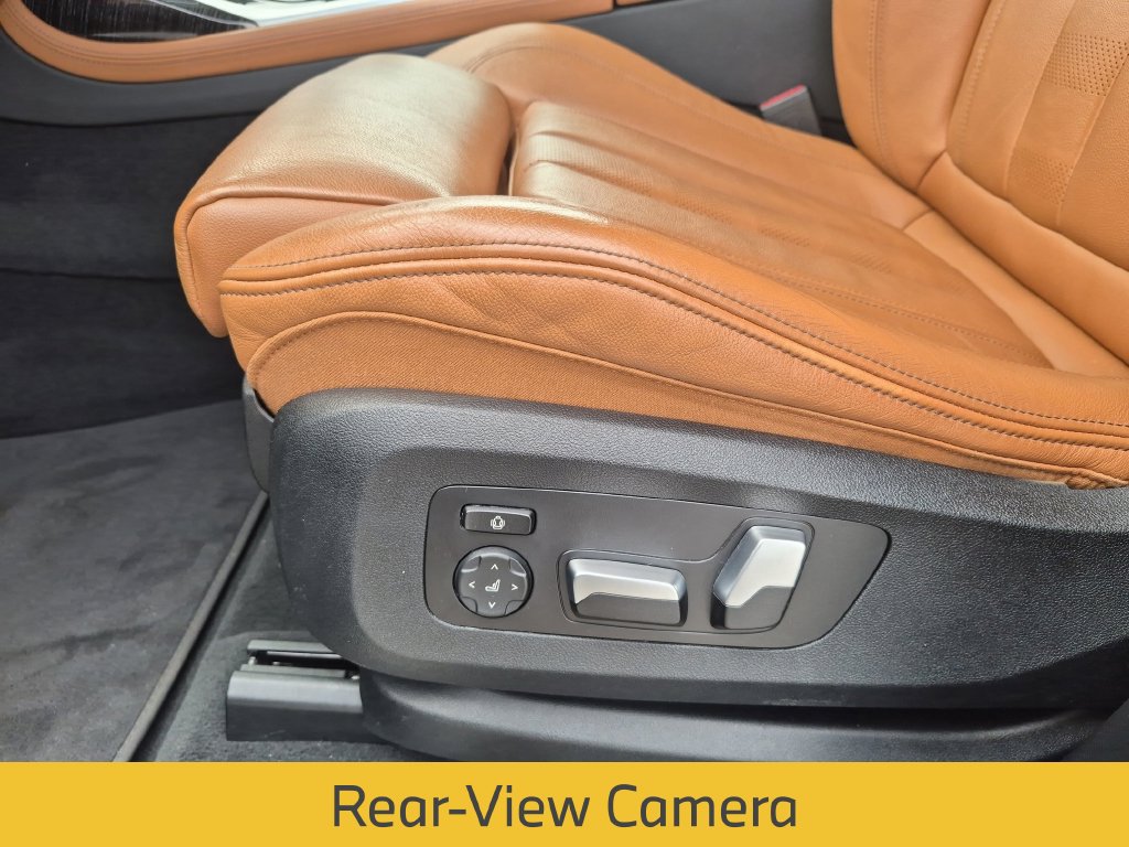 Used 2022 BMW X7 xDrive40i w/ M Sport Package AWD/4WD image 19