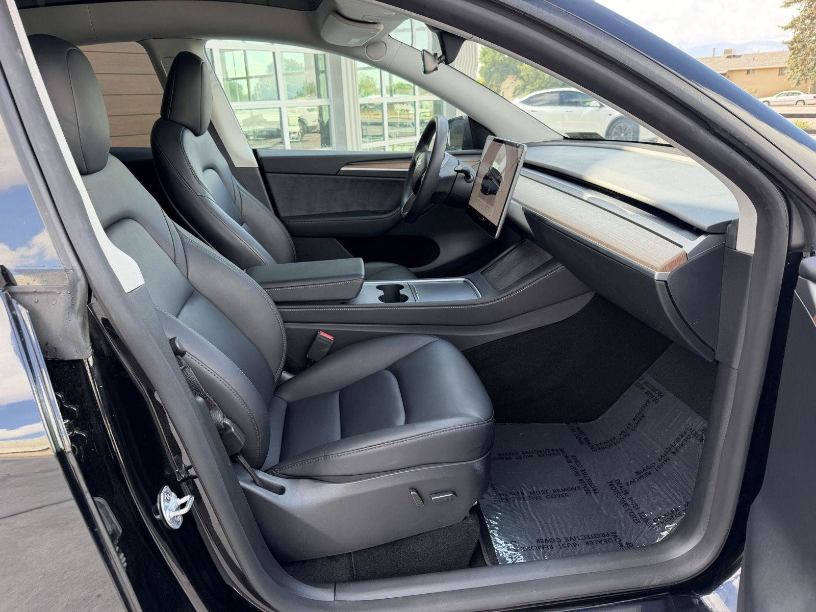Used 2024 Tesla Model Y 2WD image 23
