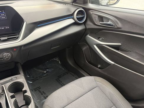 Used 2025 Chevrolet Trax LS FWD image 16