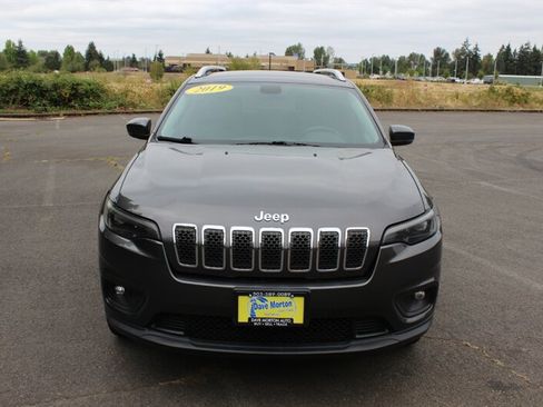 Used 2019 Jeep Cherokee Latitude Plus w/ Cold Weather Group AWD/4WD image 6