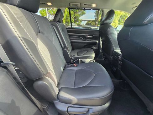 Used 2024 Toyota Grand Highlander FWD image 12