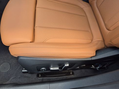 New 2026 BMW 330i xDrive Sedan w/ Premium Package AWD/4WD image 17