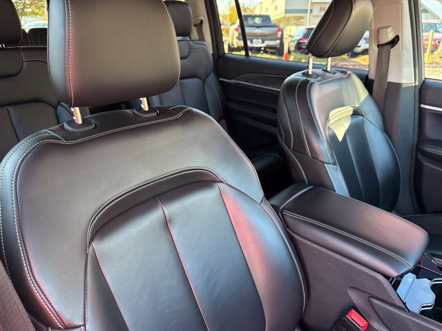 Used 2023 Jeep Grand Cherokee L Limited AWD/4WD image 24