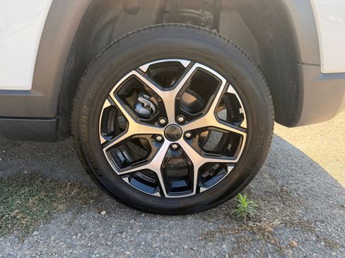 Used 2025 Jeep Compass Limited image 30