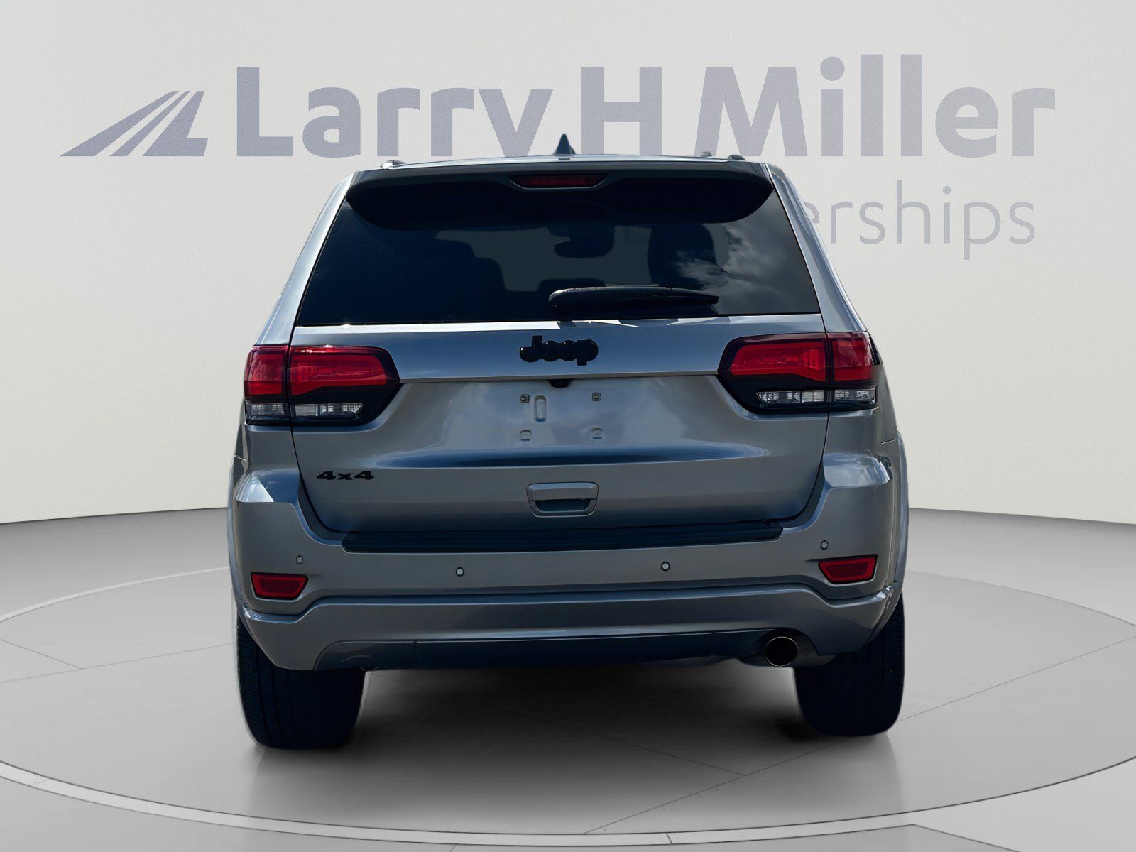 Used 2021 Jeep Grand Cherokee Laredo X AWD/4WD image 4
